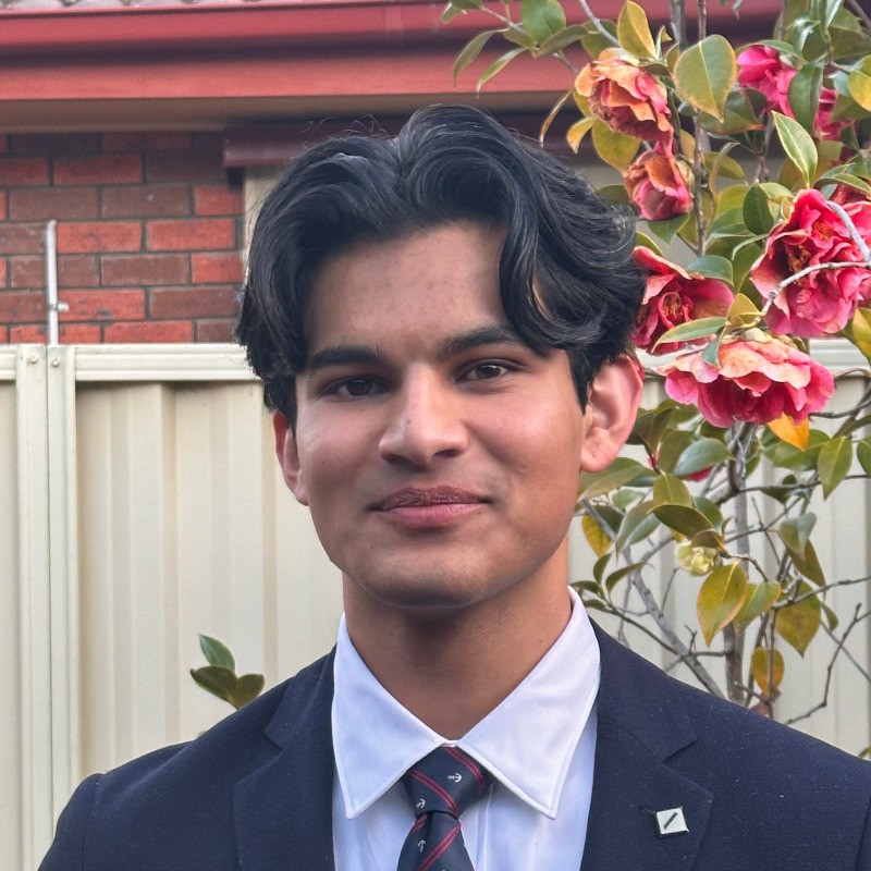 A photo of Shaunak smiling.